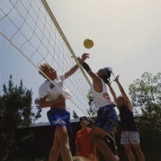 uclastudents_playingvolleyball