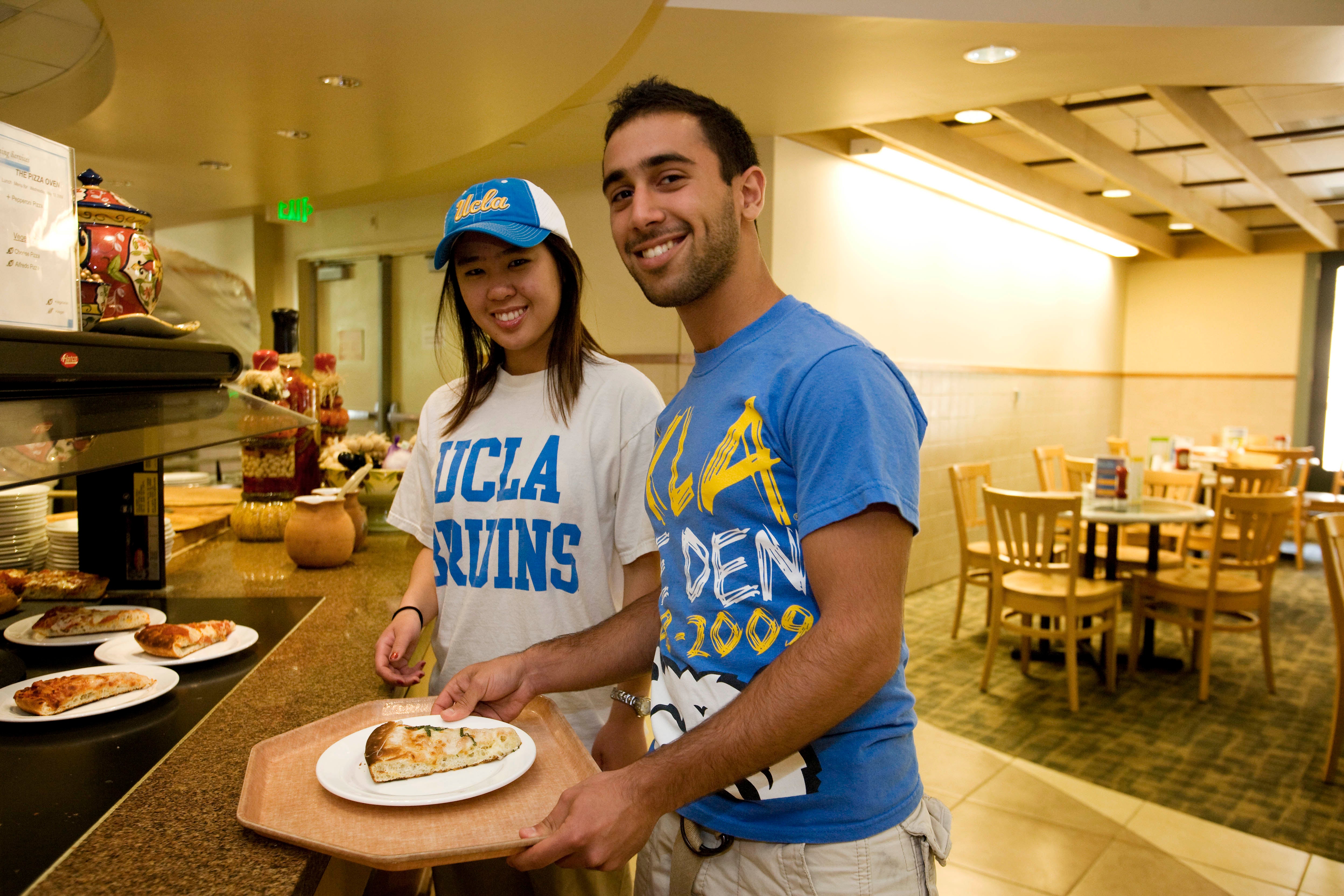 uclastudents_atcoveldining_1