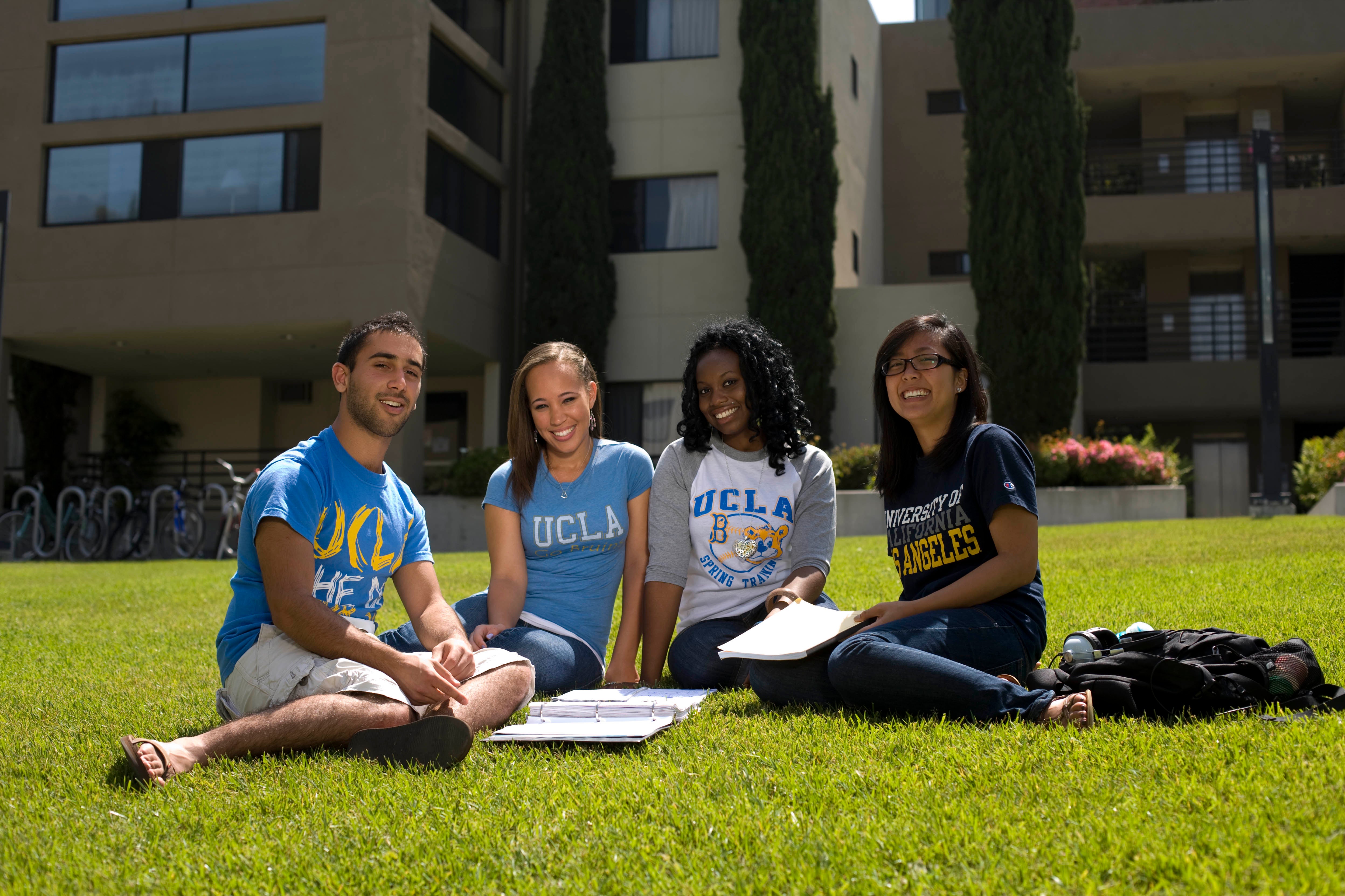 uclastudents_onthelawn